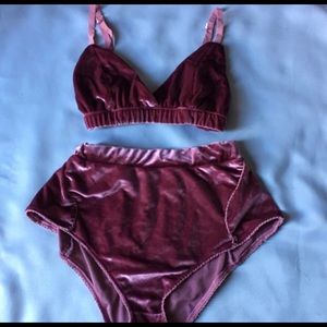 Velvet lingerie set